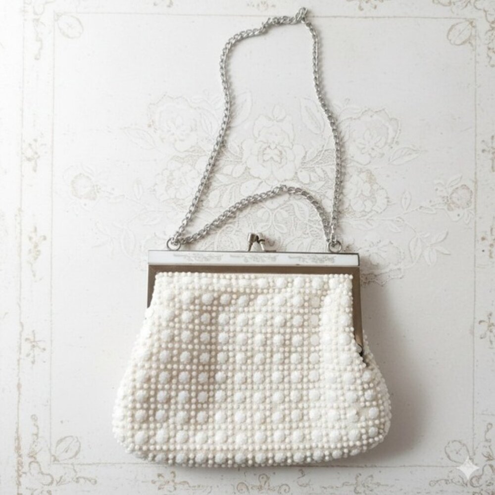 Vintage 60s‎ lucite White Beaded Kiss Clasp Evening Bag Silver Chain flapper